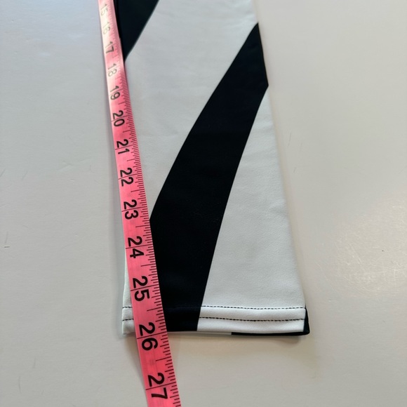 Fiercepulse Charcoal Black & White Heart Shaped Leggings Women’s Size Small - Picture 12 of 13